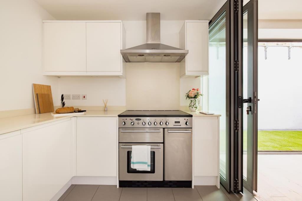 Wild Roses Serviced Apartments - Borough Londen Buitenkant foto