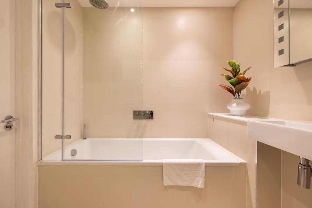 Wild Roses Serviced Apartments - Borough Londen Buitenkant foto